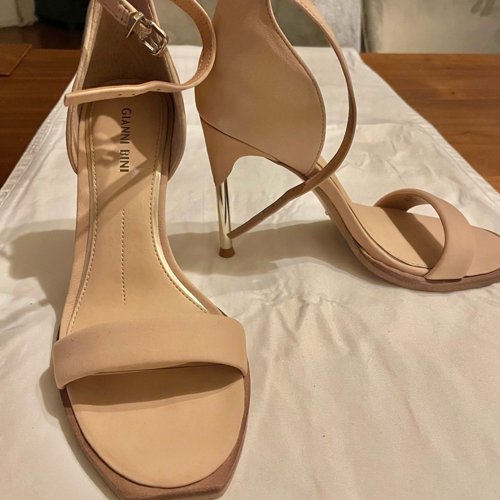 Gianni Bini Henrita Size 7 M NEW Heels